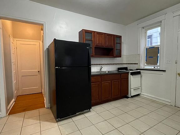1 FL STUDIO $875/mo