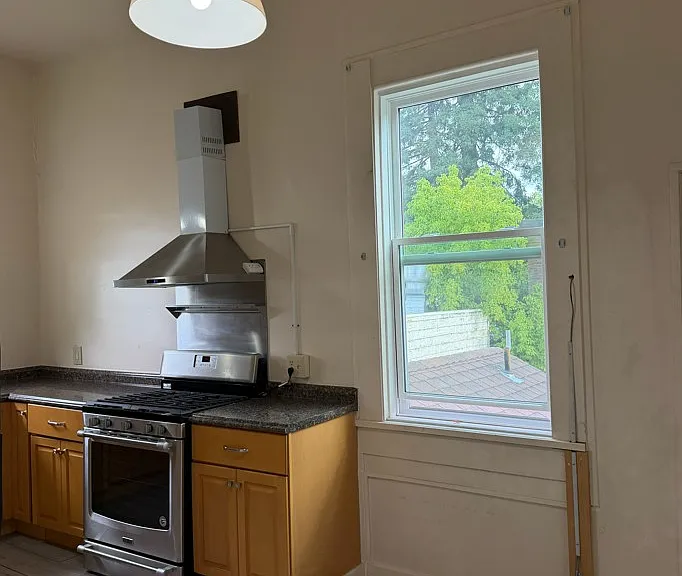 982 University Ave #B — Photo 1