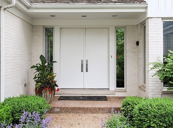 2nd image of 1625 Freesia Ct