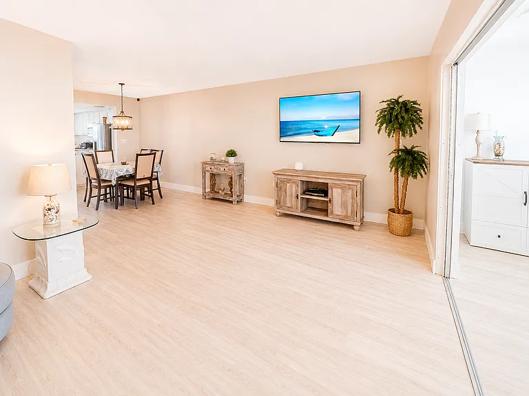 5575 Gulf Blvd #421 — Photo 9