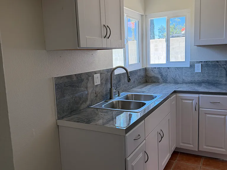 2960 W Jefferson St — Photo 4
