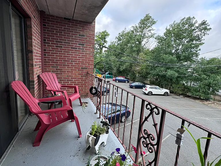 33 Paul St #26A — Photo 3