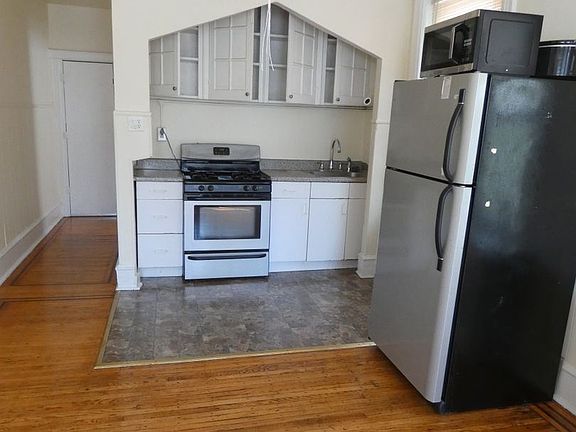 3rd image of 4806 Baltimore Ave Floor 2