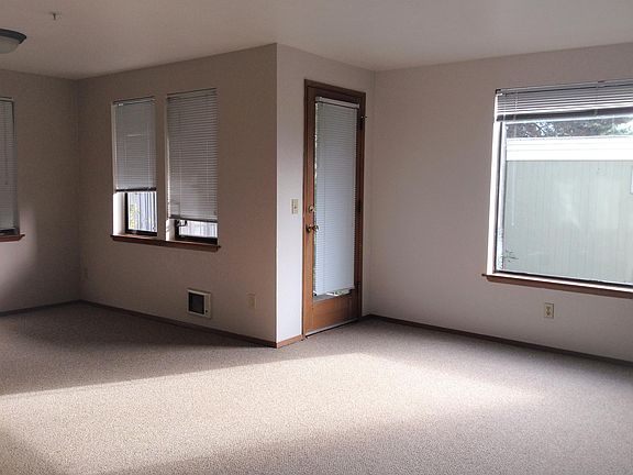 2nd image of 4016 8th Ave NE #Db169c295