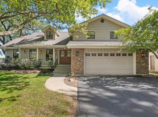 8N375 Cheviot Dr, Bartlett, IL 60103