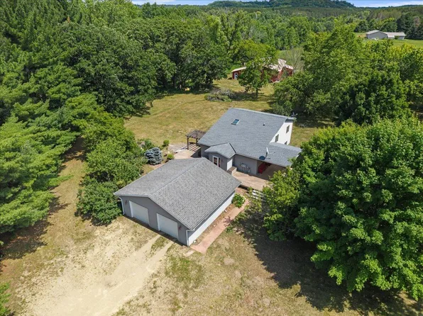 1041 River Dr, River Falls, WI 54022