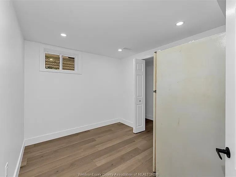 497 McKay Ave — Photo 22