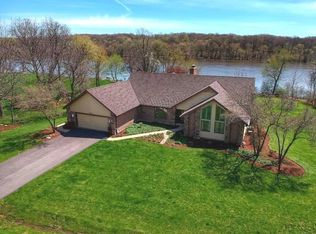 2860 Meadow Dr, Saint Charles, IL 60175