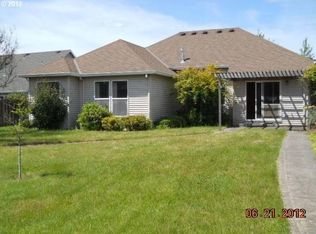 114 W Edgewood Dr, Newberg, OR 97132