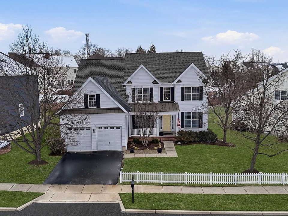 1st image of 22 Alyssa Dr