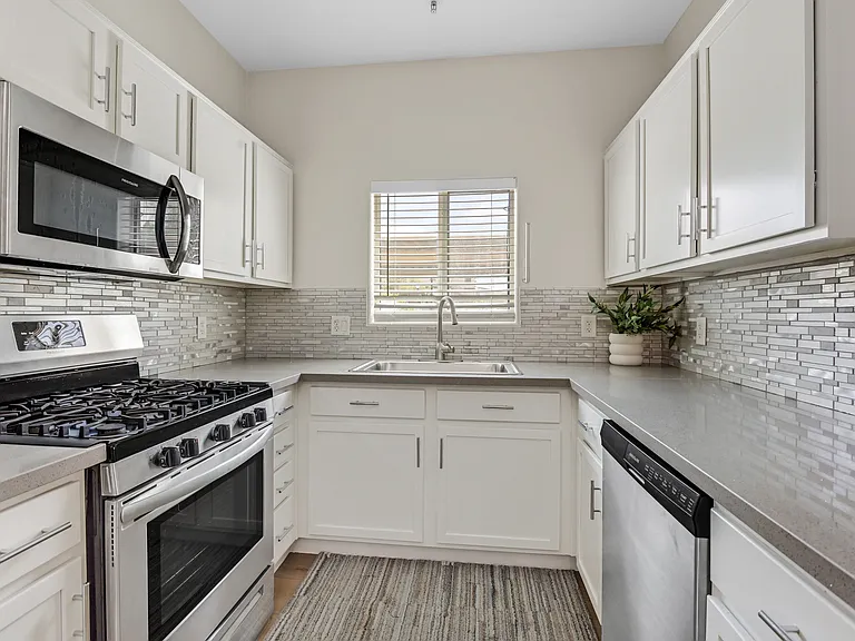 2291 W Horizon Ridge Pkwy #1106 — Photo 3