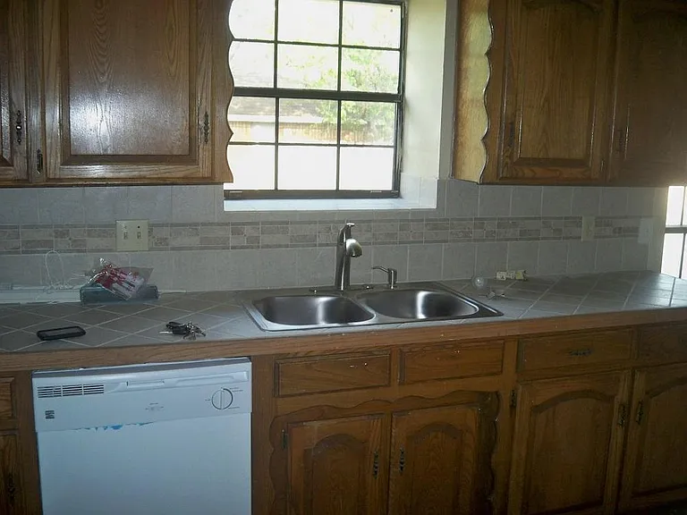 500 Canary Ln — Photo 2