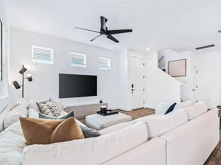 7404 Wynkoop Ct — Photo 8