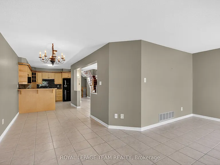 32 Riverstone Dr N — Photo 24