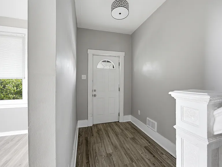 827 Hinnerman St — Photo 9