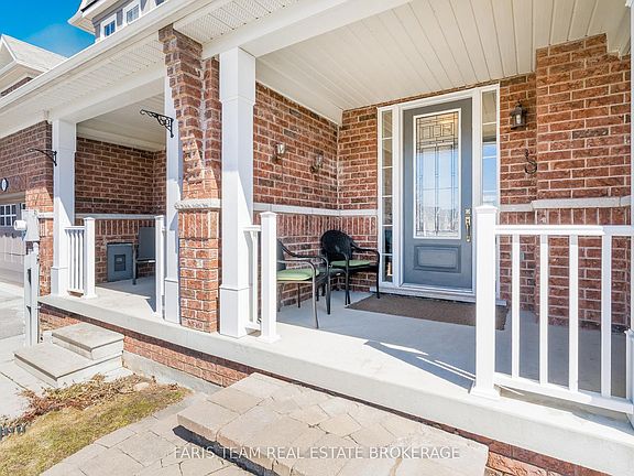 4th image of 93 Collier Cres