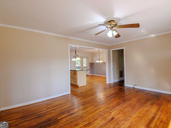 3rd image of 239 Hendry Ln