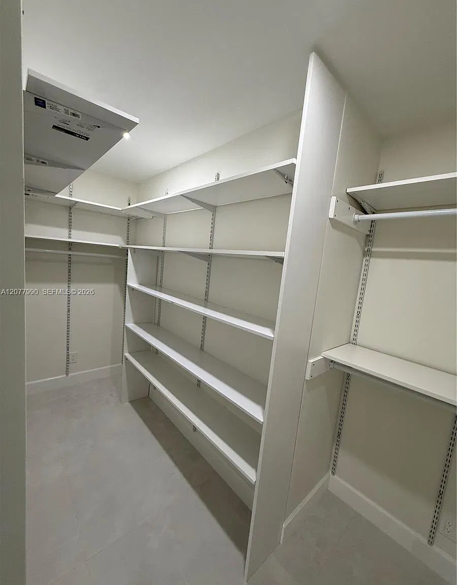 4 bed, 2164 sqft, $5,650 — Photo 3