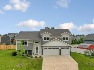 1105 Woodland Dr, Howard Lake, MN 55349