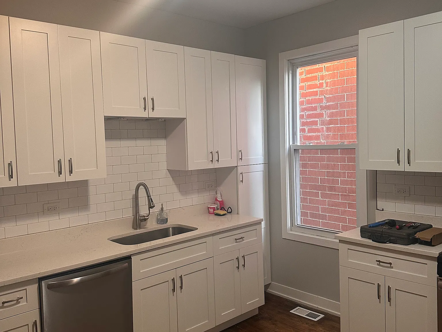 3 bed, 1100 sqft, $2,850 — Photo 4