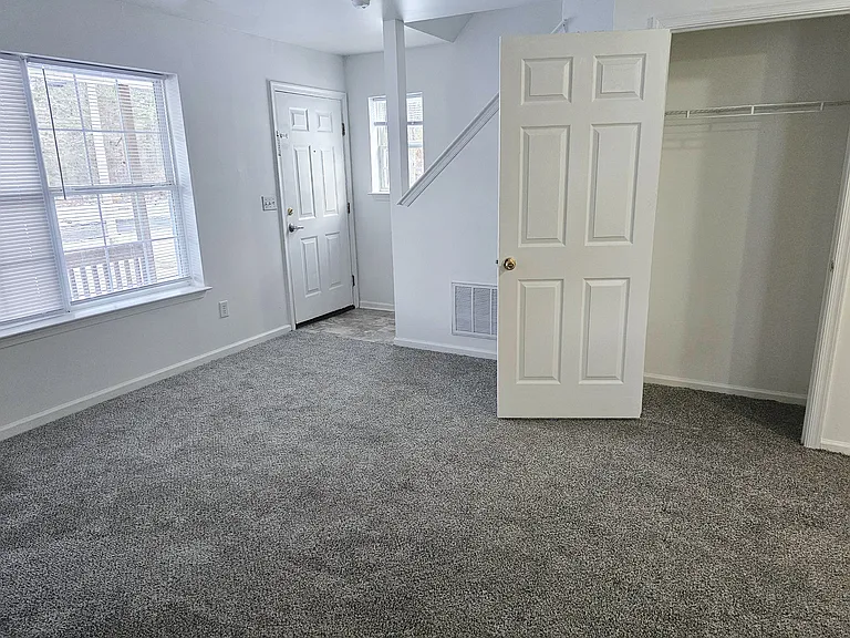 Manchester Village Apartments — Photo 6