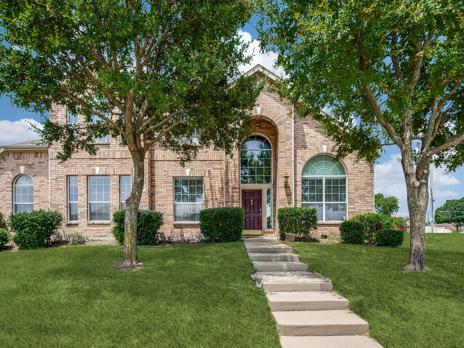 5 bed, 3346 sqft, $3,200 — Photo 1