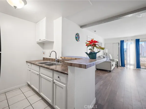 21800 Schoenborn St Unit 215, Canoga Park, CA 91304