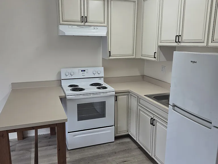 1040 Oak St #4 — Photo 6