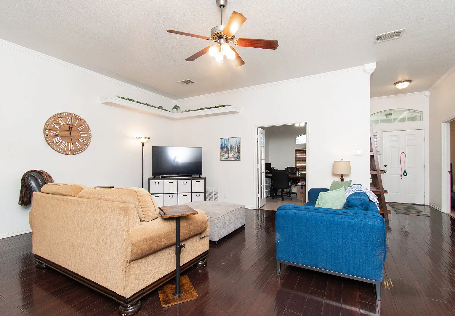 4 bed, 2.0 bath, 1890 sqft, $1,800 — Photo 3