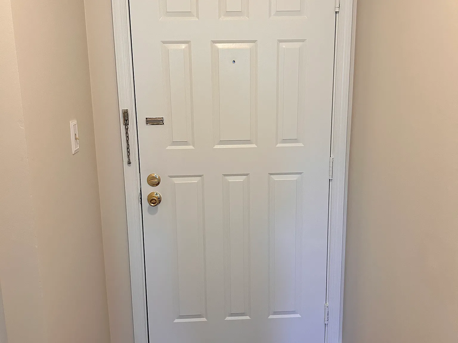 3 bed, 1083 sqft, $2,400 — Photo 1