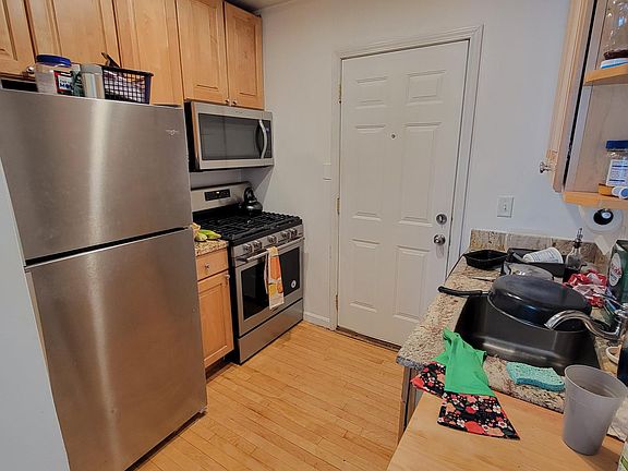 3rd image of 683 W Wrightwood Ave #2W