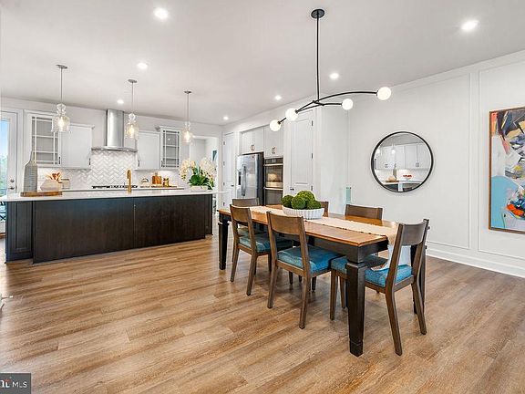 5th image of 8103 Zoe Pl