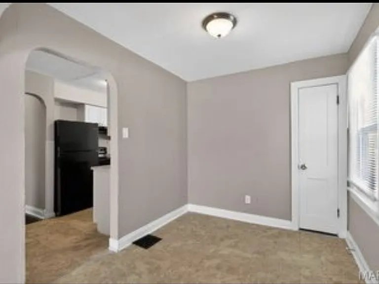 405 Estelle Ave — Photo 11