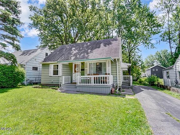 3rd image of 1407 Latham Ave