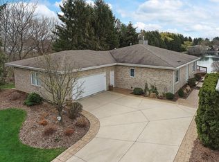 3200 Island Clb N, Racine, WI 53405