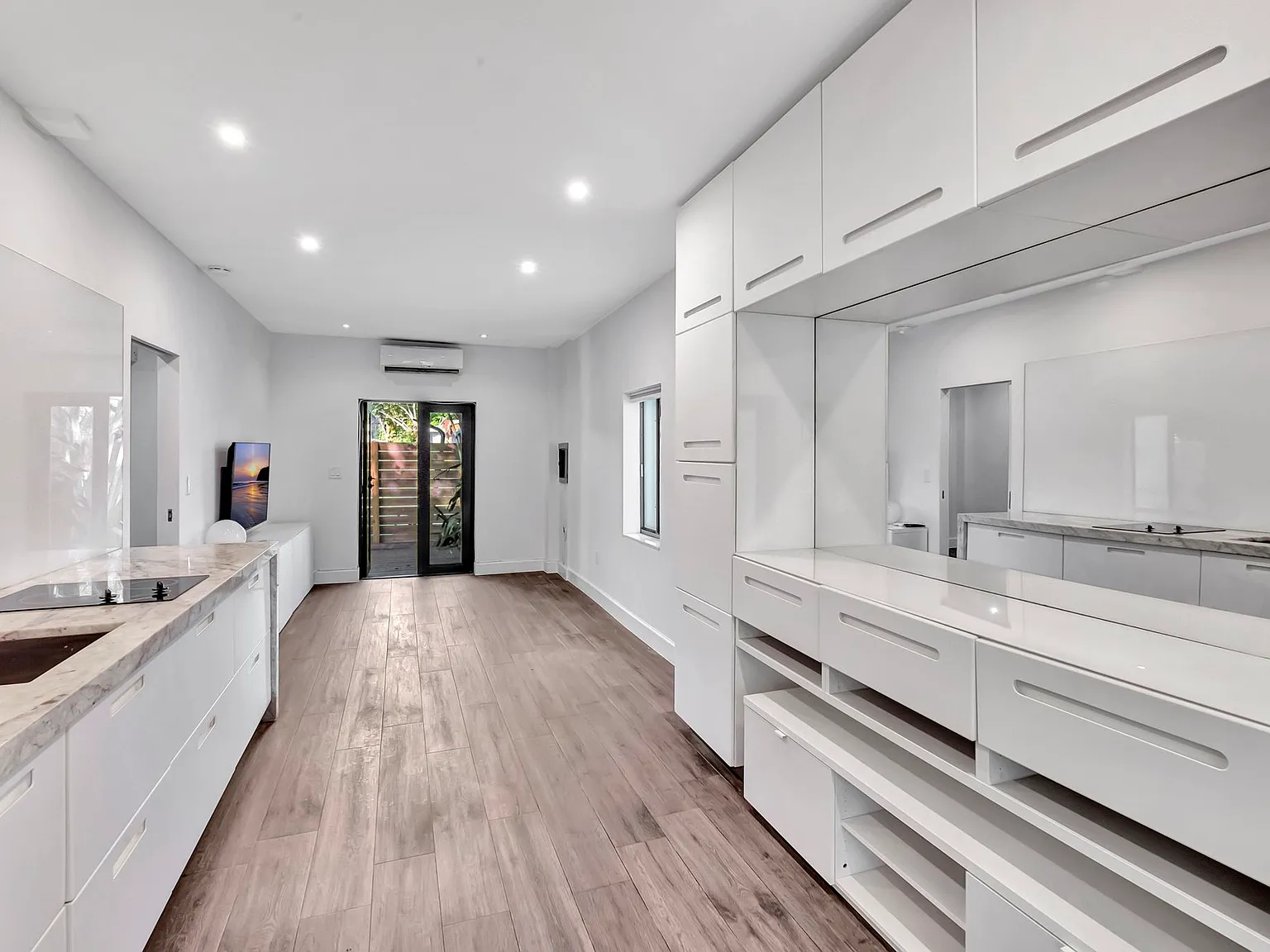 1 bed, 600 sqft, $2,400 — Photo 4