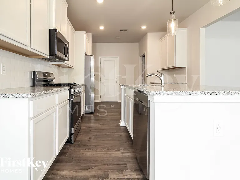 302 Ashborne Ln — Photo 5