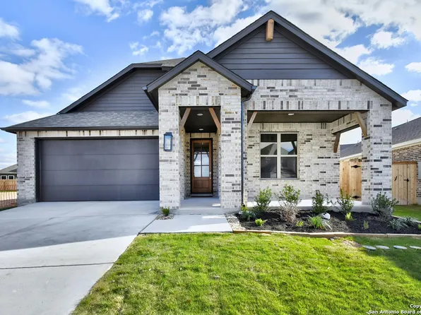 153 Spanish Oak, Castroville, TX 78009