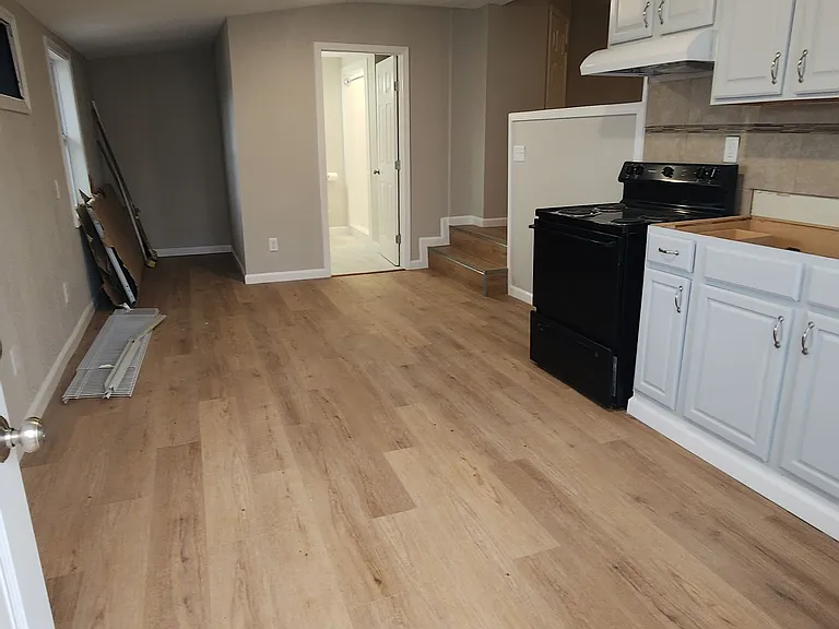 Lakefront Apartments — Photo 45