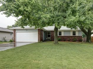 900 E Redwood St, Springfield, MO 65807