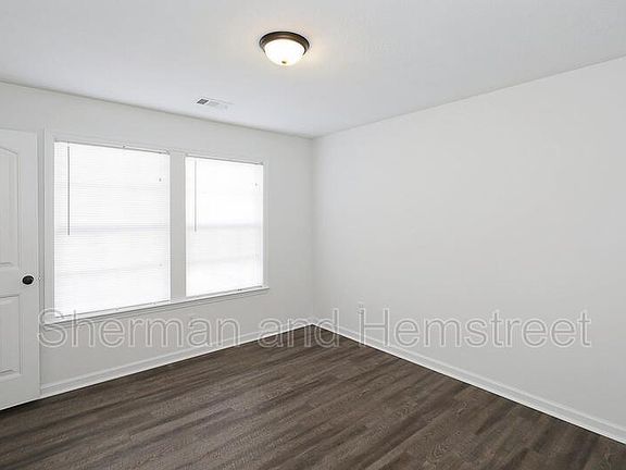 3rd image of 3800 London Ct #204