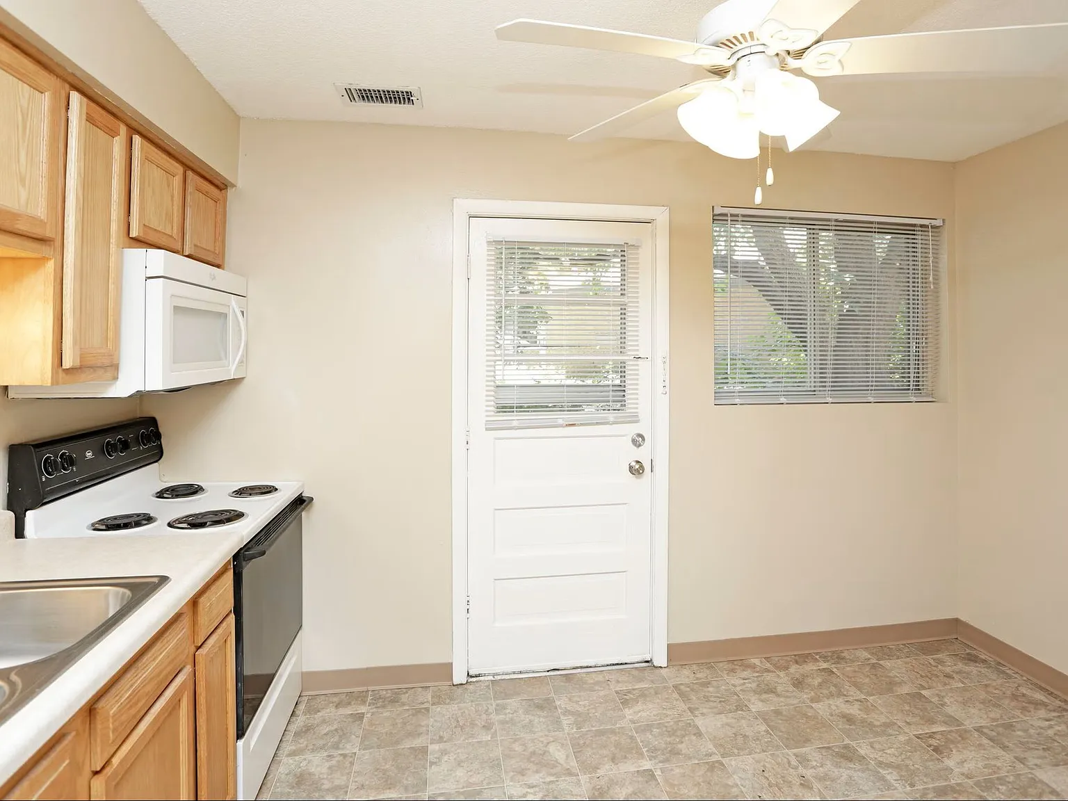 West Glen Apartments — Photo 3
