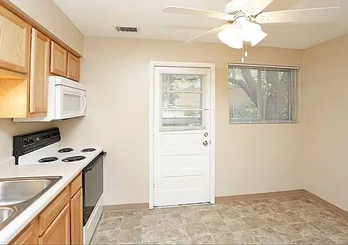 West Glen Apartments Photo 1