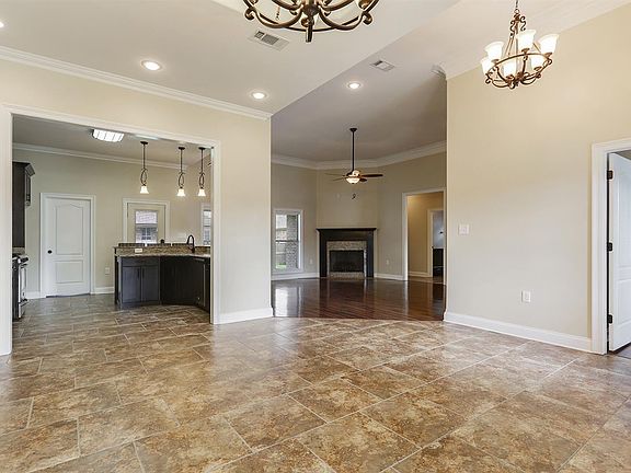 4th image of 228 Mandalay Woods Blvd