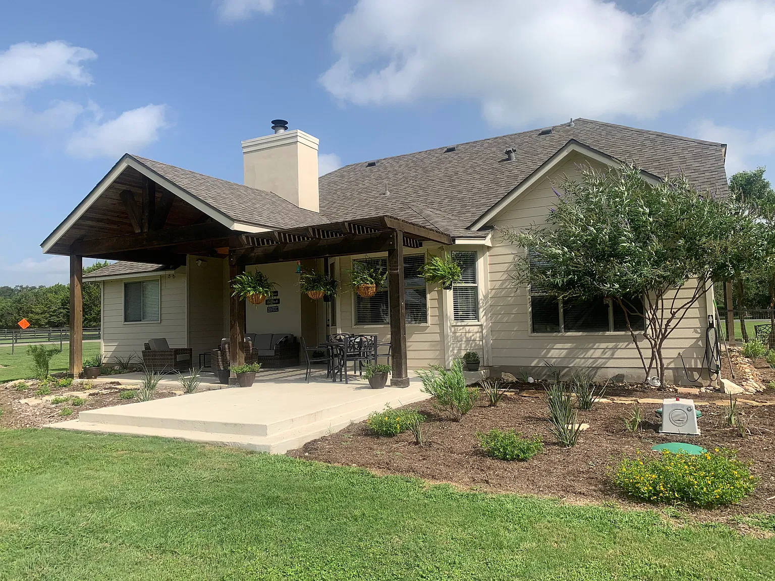 691 Stirrup Dr — Photo 3