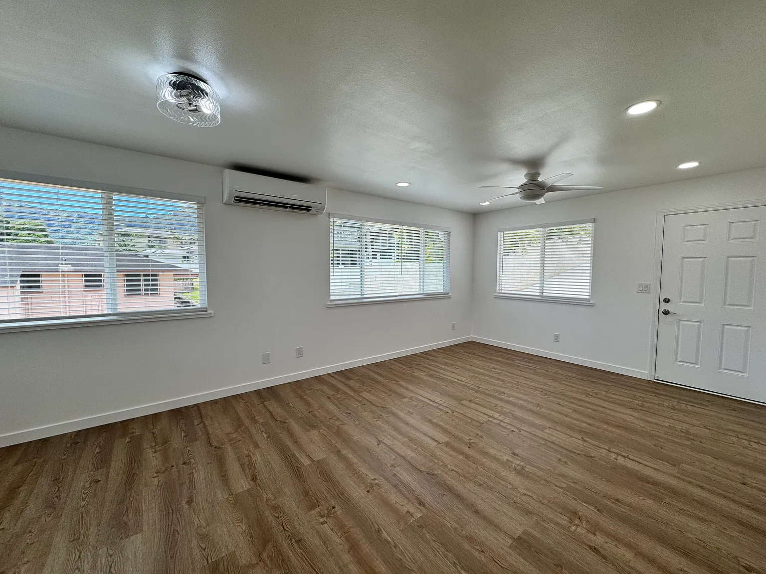 2 bed, 800 sqft, $3,200 — Photo 3