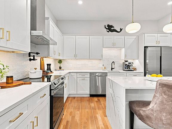 3rd image of 531 Main St #2002