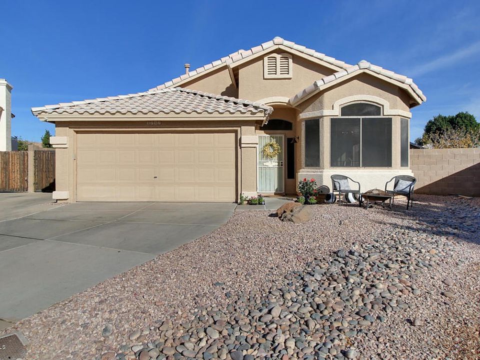 8752-West-Quail-Avenue-11