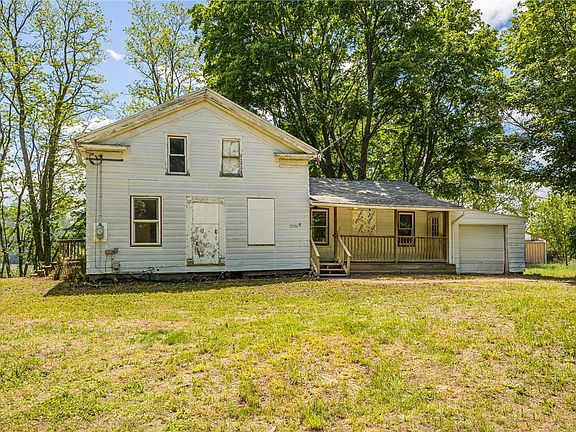 12th image of 17156 Ladue Rd