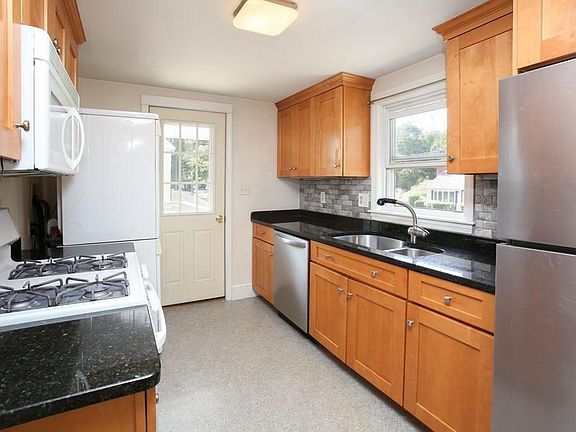 4th image of 139 Circuit Ave